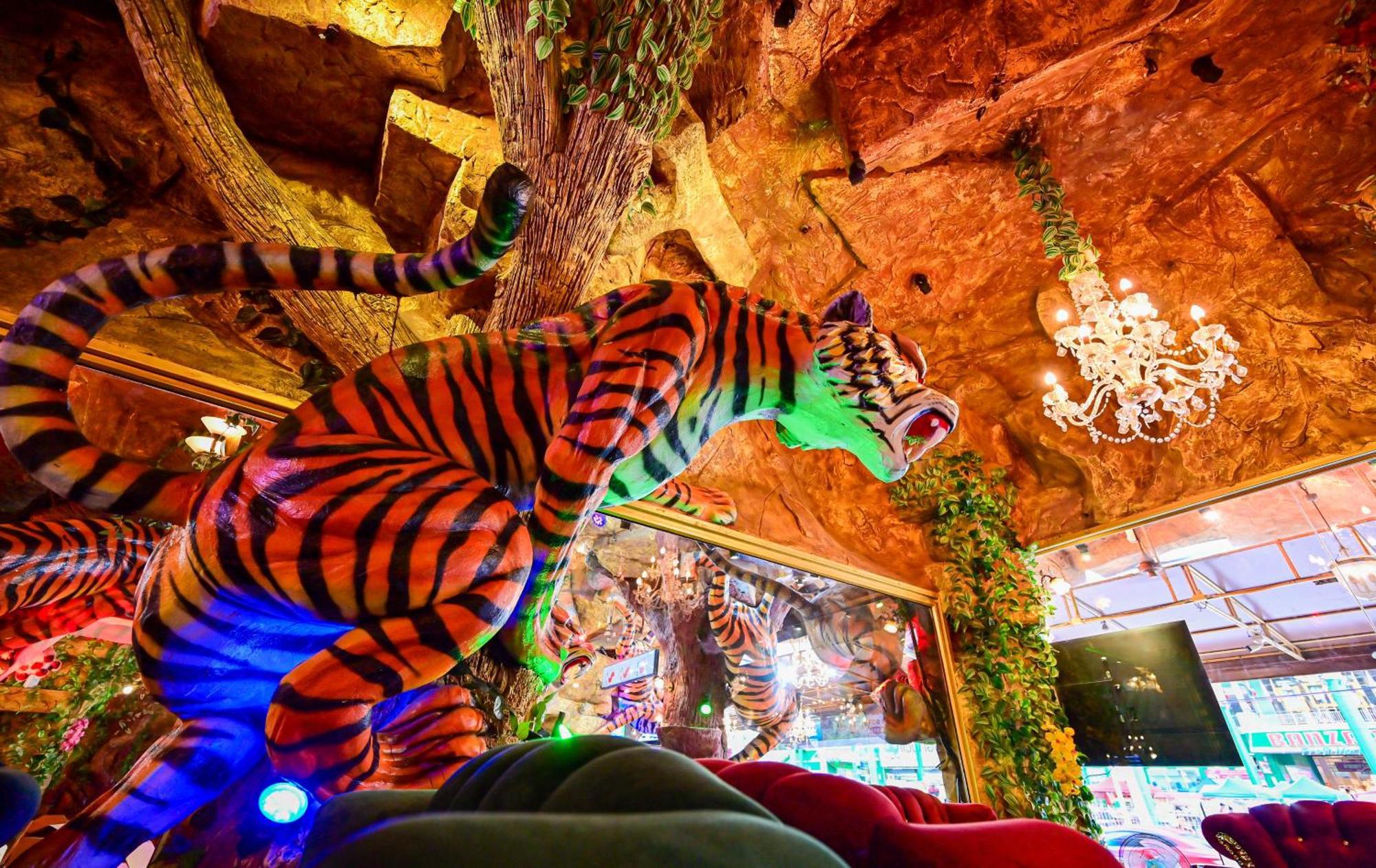 Tiger Complex Hotel Patong Екстер'єр фото