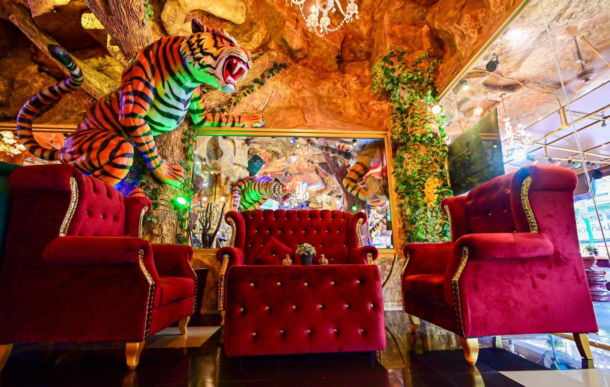 Tiger Complex Hotel Patong Екстер'єр фото