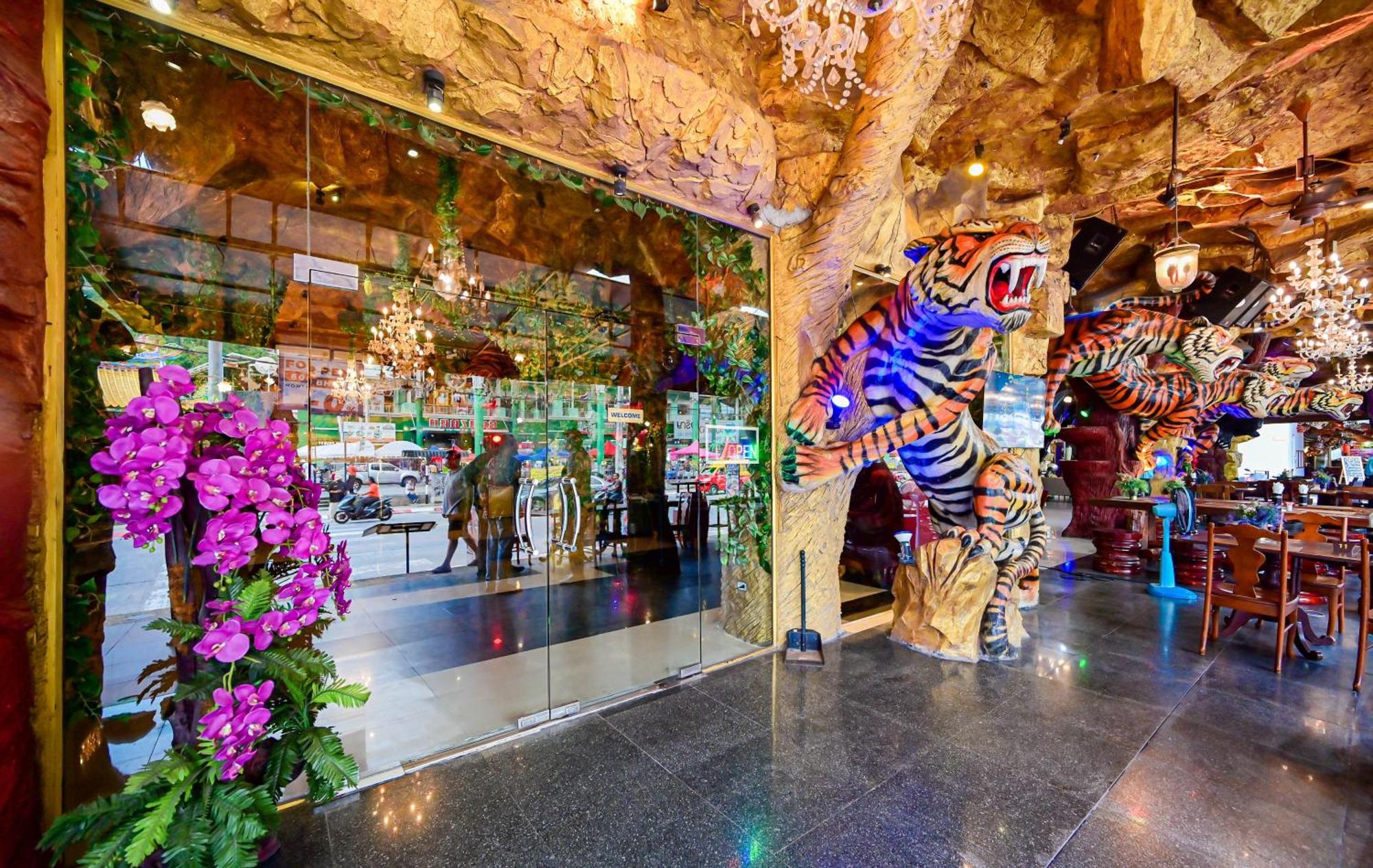 Tiger Complex Hotel Patong Екстер'єр фото