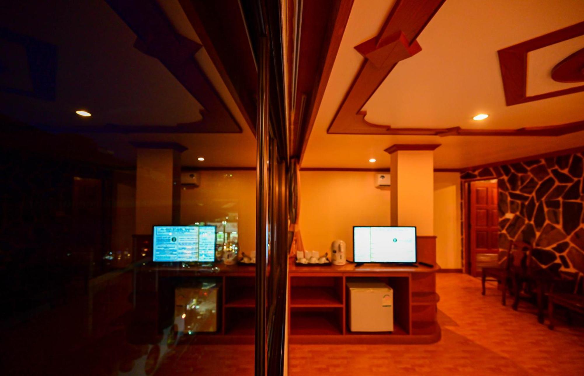 Tiger Complex Hotel Patong Екстер'єр фото