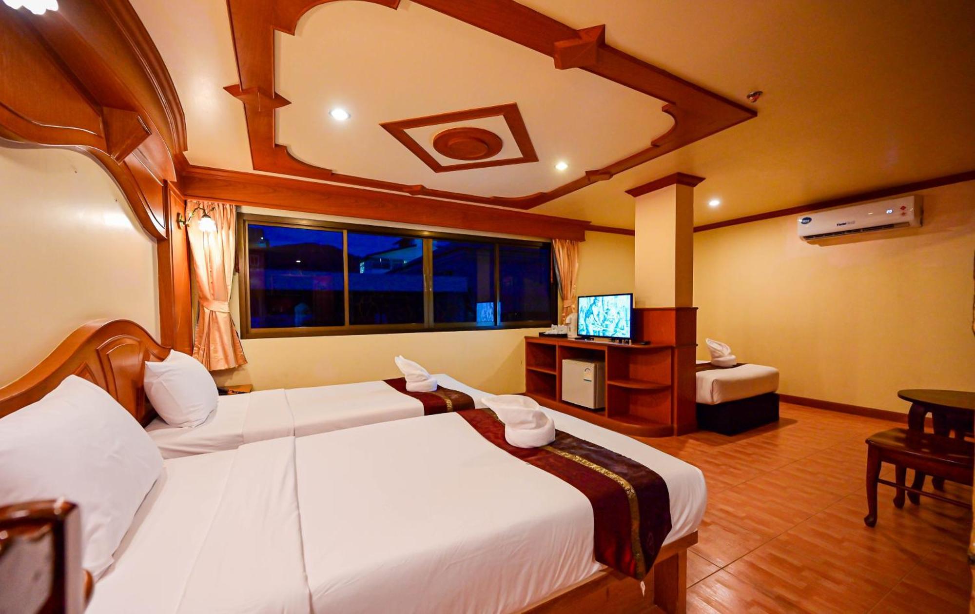 Tiger Complex Hotel Patong Екстер'єр фото