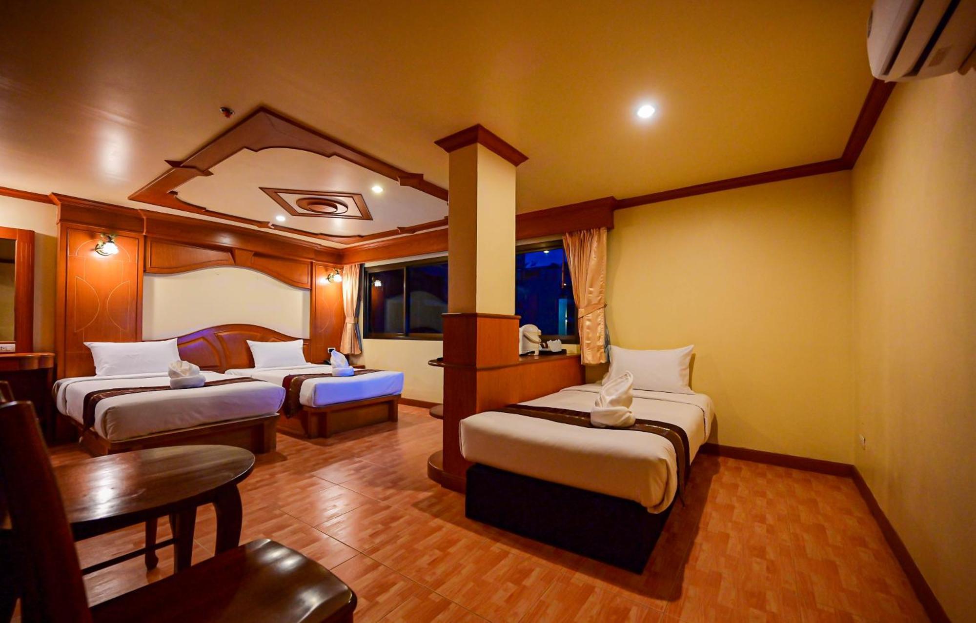 Tiger Complex Hotel Patong Екстер'єр фото