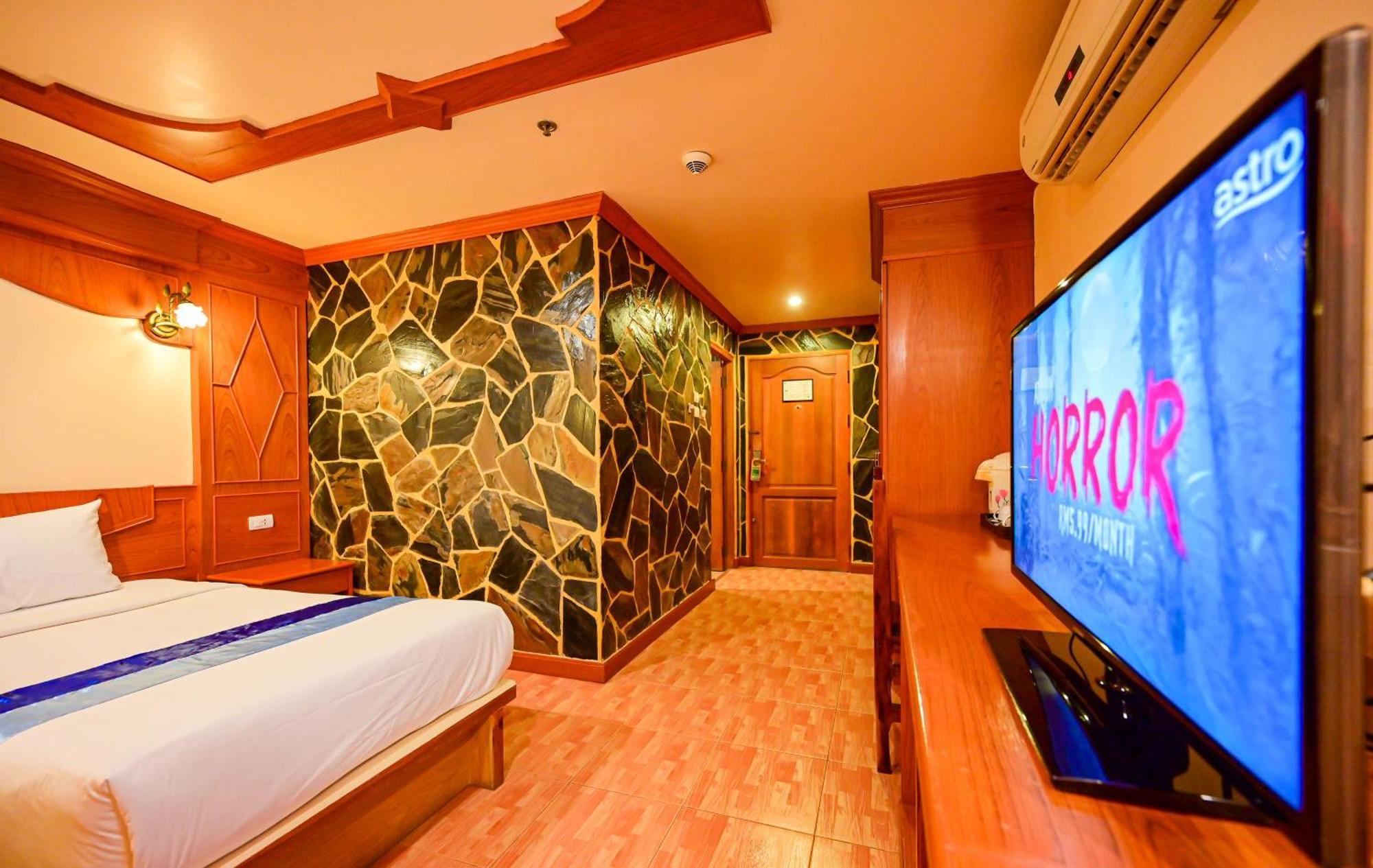 Tiger Complex Hotel Patong Екстер'єр фото