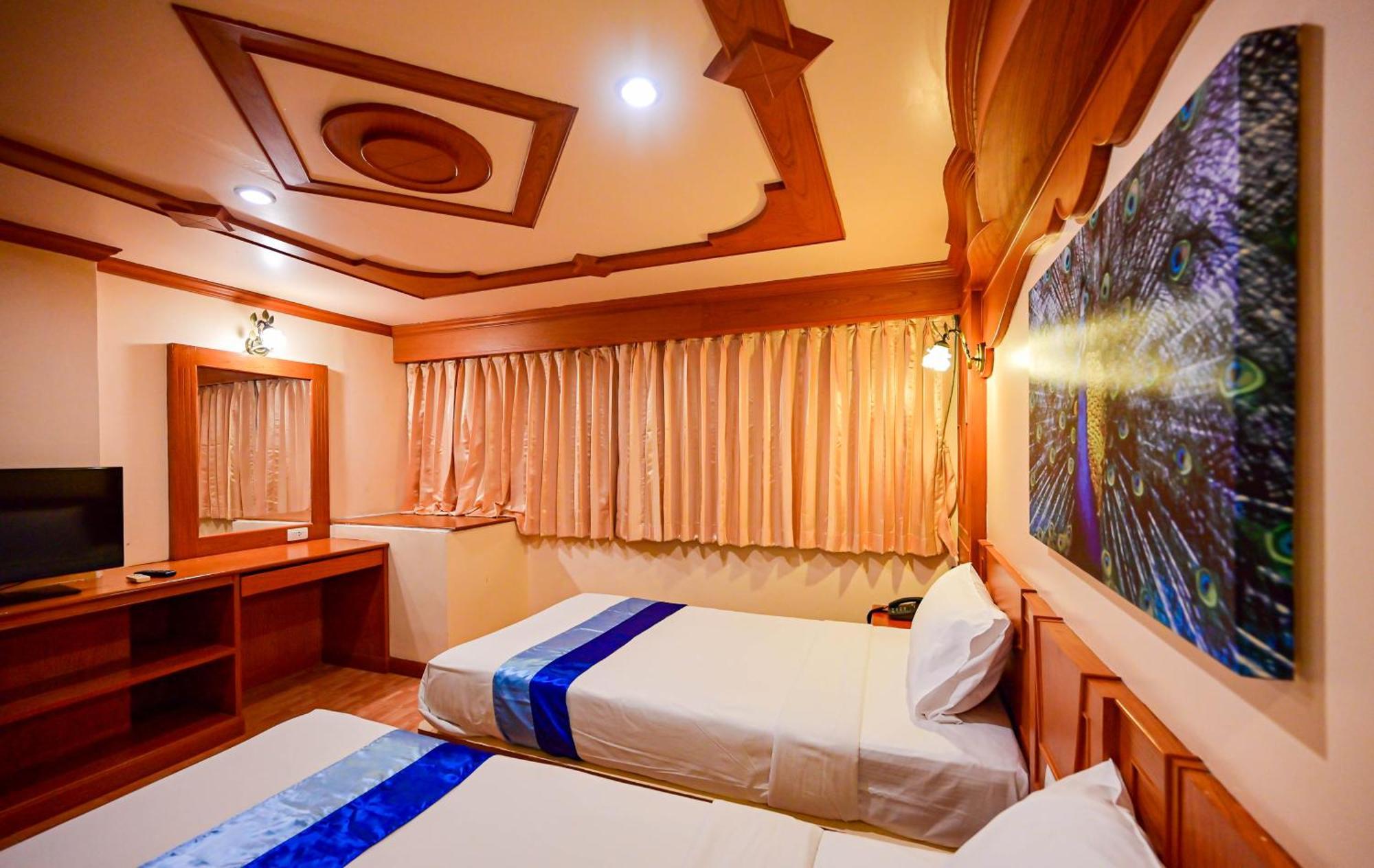 Tiger Complex Hotel Patong Екстер'єр фото