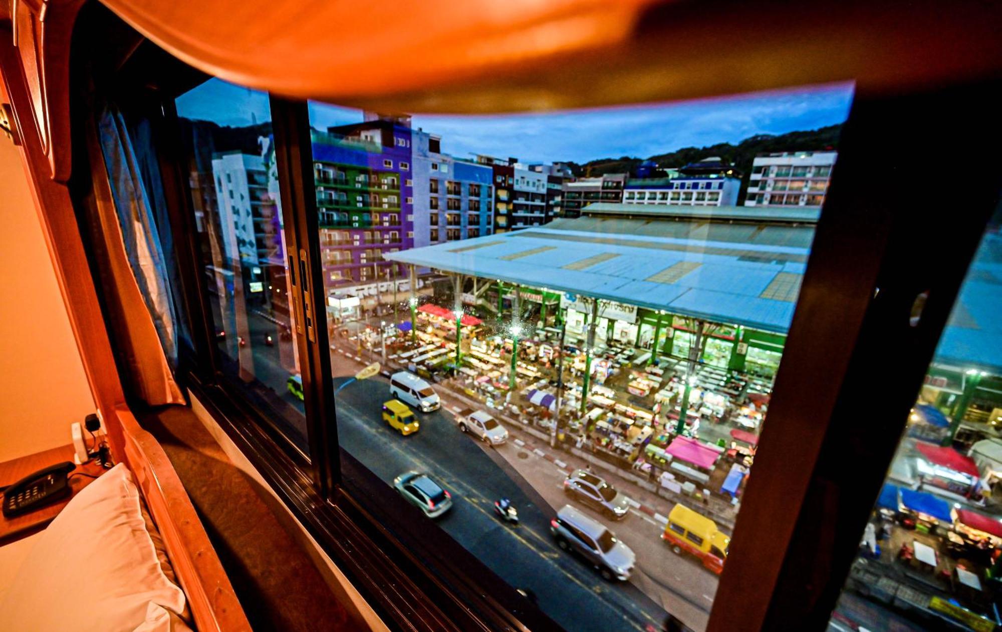 Tiger Complex Hotel Patong Екстер'єр фото
